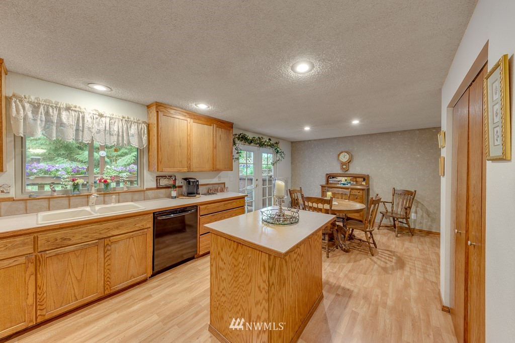 23231 53rd Avenue Southeast Bothell, WA 98021 - Photo 5 of 24