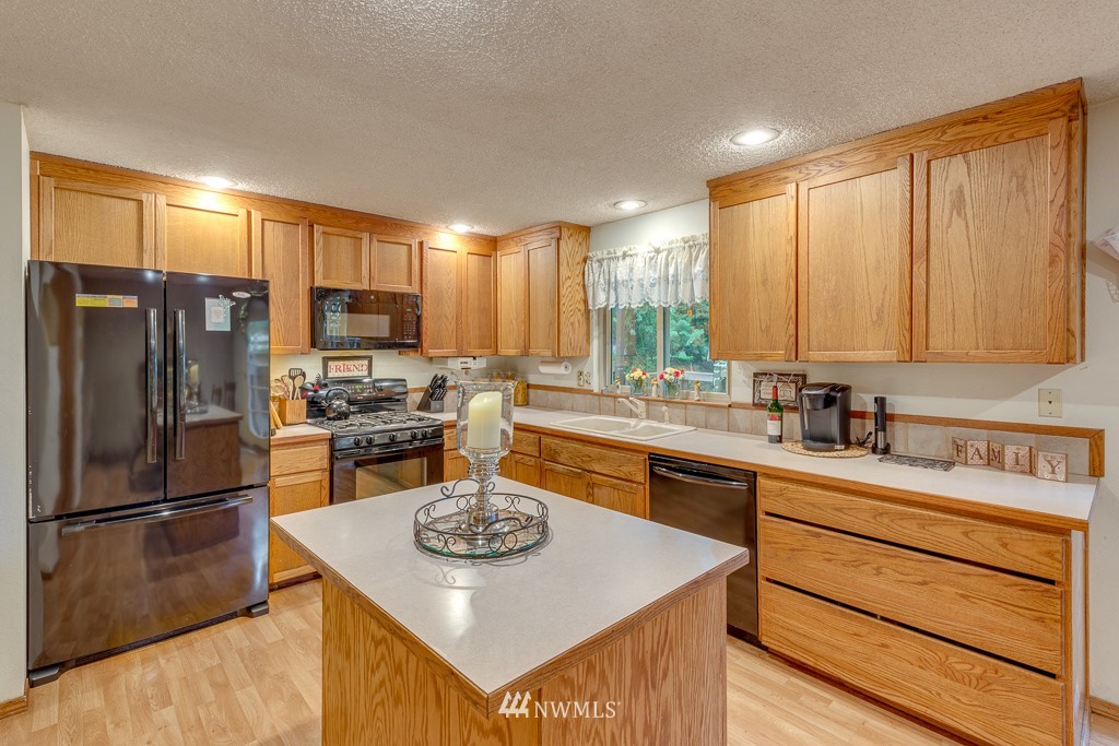 23231 53rd Avenue Southeast Bothell, WA 98021 - Photo 7 of 24