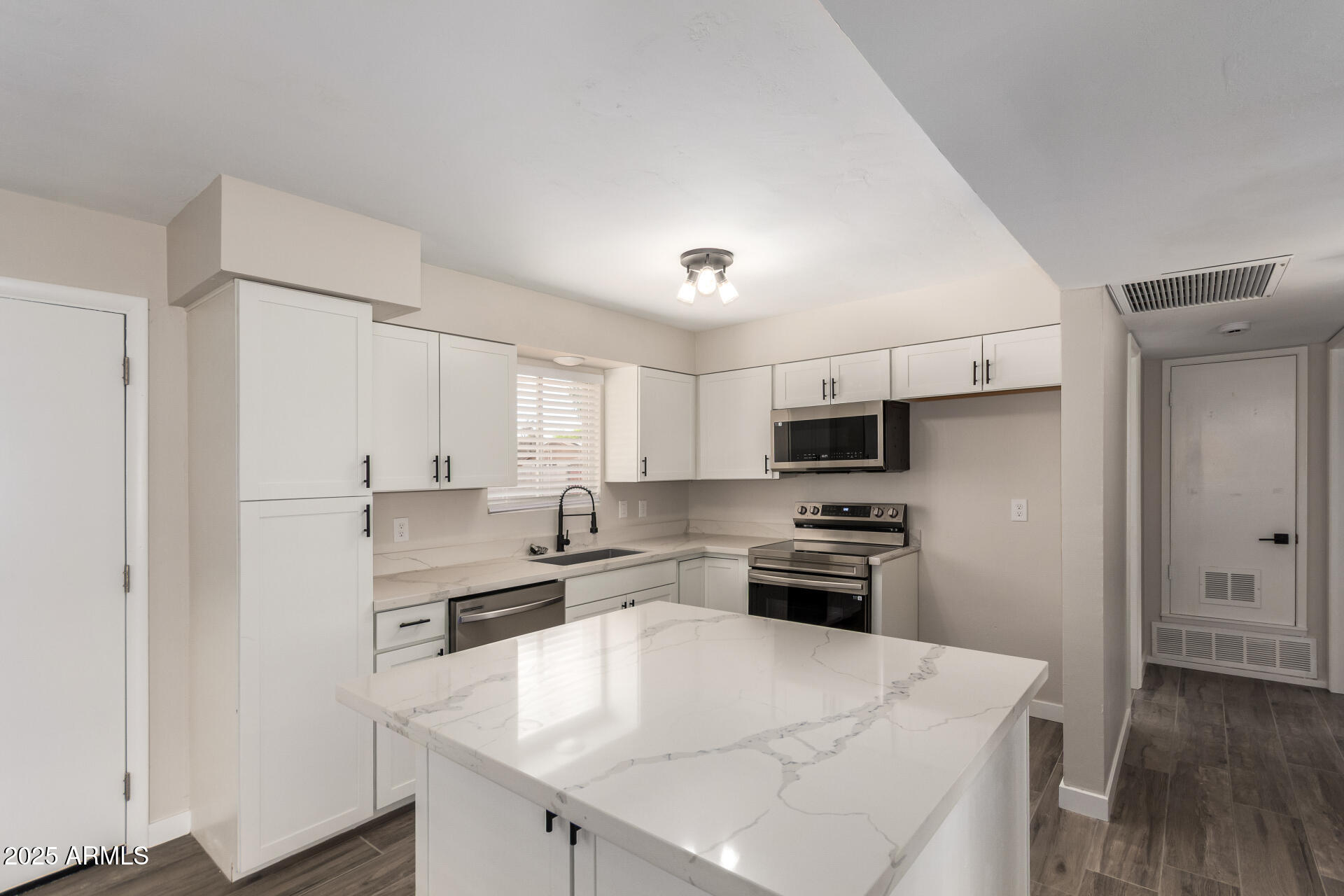 143 West Ray Road Chandler, AZ 85225 - Photo 11 of 35 14 - Ray