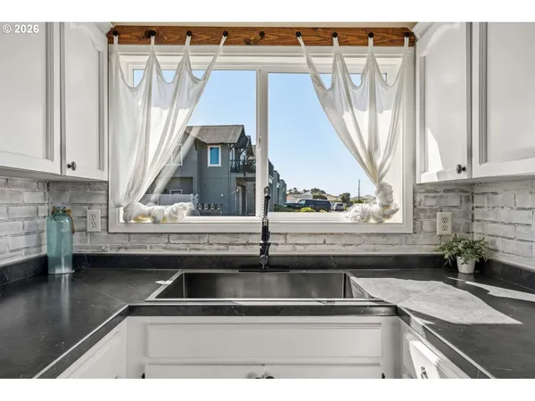 $739,000 | 1214 Moore Street, Brookings, OR 97415