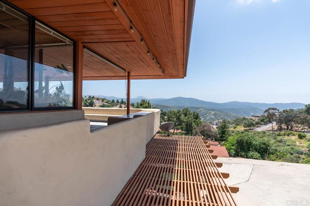 315 Alpine Heights Road Alpine, CA 91901 - Photo 38 of 42 a view of balcony with a potted plant