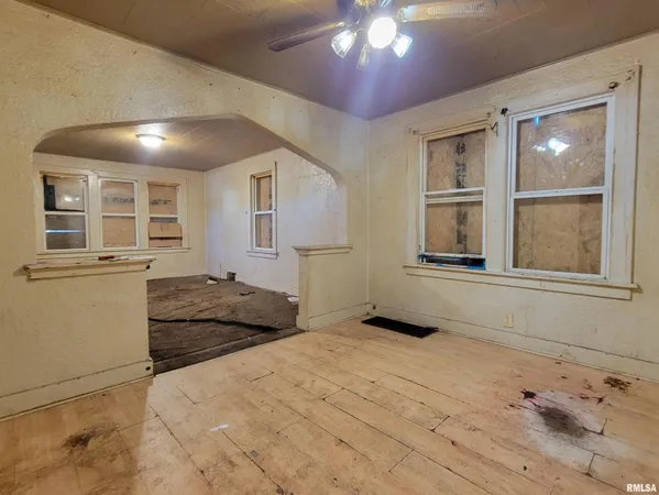 $30,000 | 515 North 2nd Street, Pekin, IL 61554