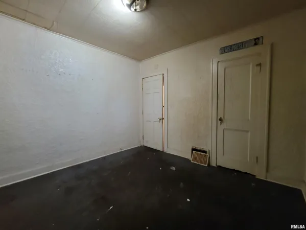 $30,000 | 515 North 2nd Street, Pekin, IL 61554