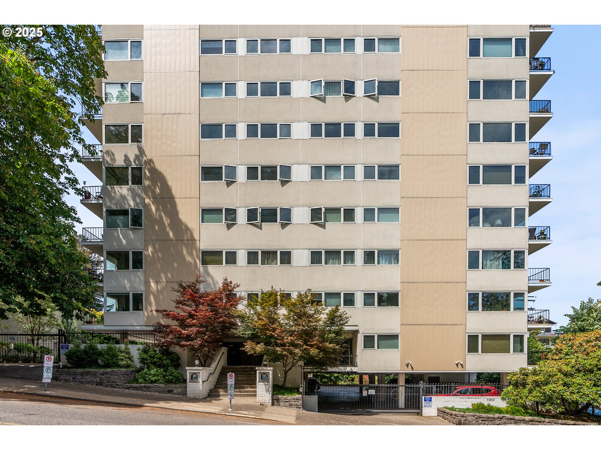 2211 Southwest Park Place, Unit 903 Portland, OR 97205 - Photo 1 of 34 a front view of a building