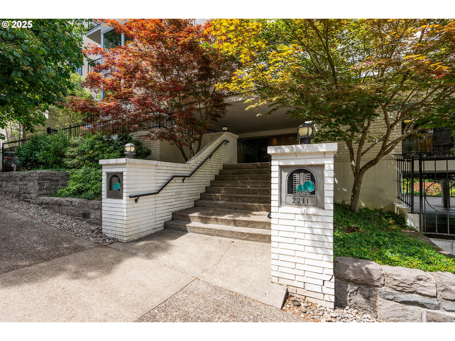 2211 Southwest Park Place, Unit 903 Portland, OR 97205 - Photo 2 of 34 a view of outdoor space and deck