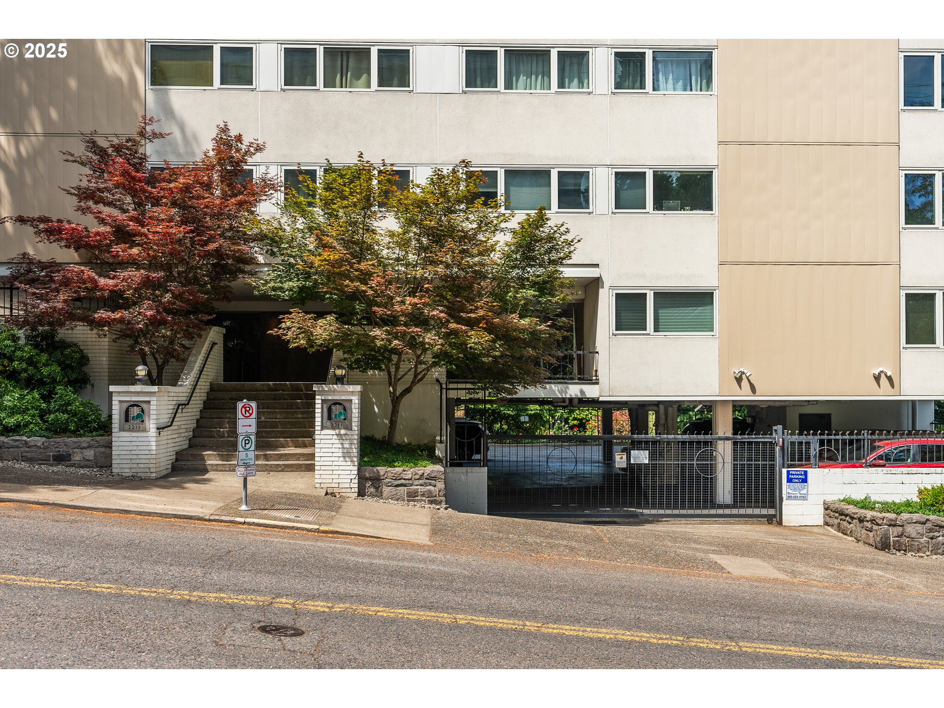 2211 Southwest Park Place, Unit 903 Portland, OR 97205 - Photo 31 of 34 a view of a building with street