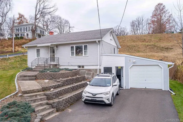 $309,000 | 216 Hoyt Street, Port Ewen, NY 12466