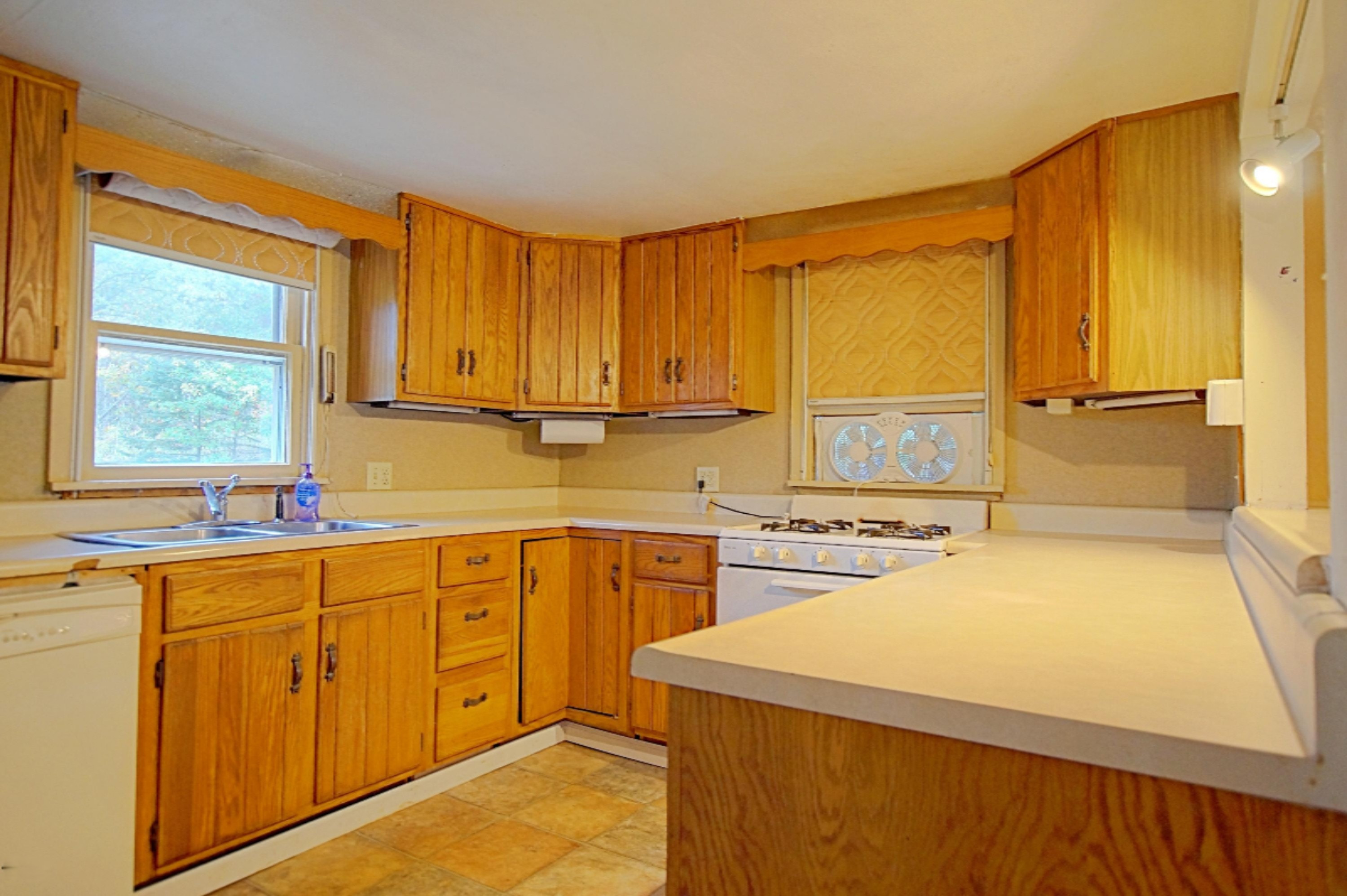 1347 South Mill Iron Road Muskegon, MI 49442 - Photo 11 of 16 Kitchen