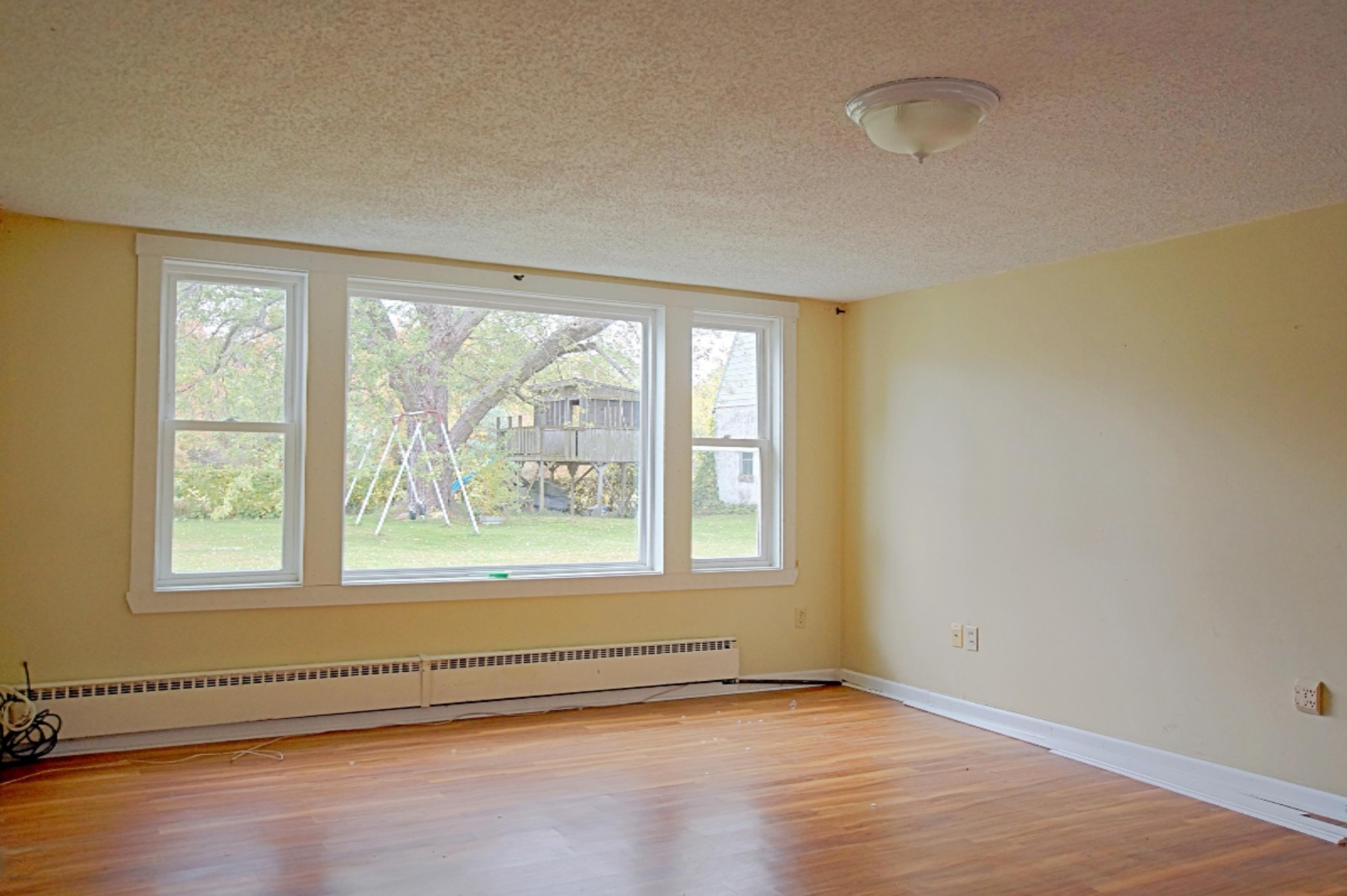 1347 South Mill Iron Road Muskegon, MI 49442 - Photo 8 of 16 Living rm