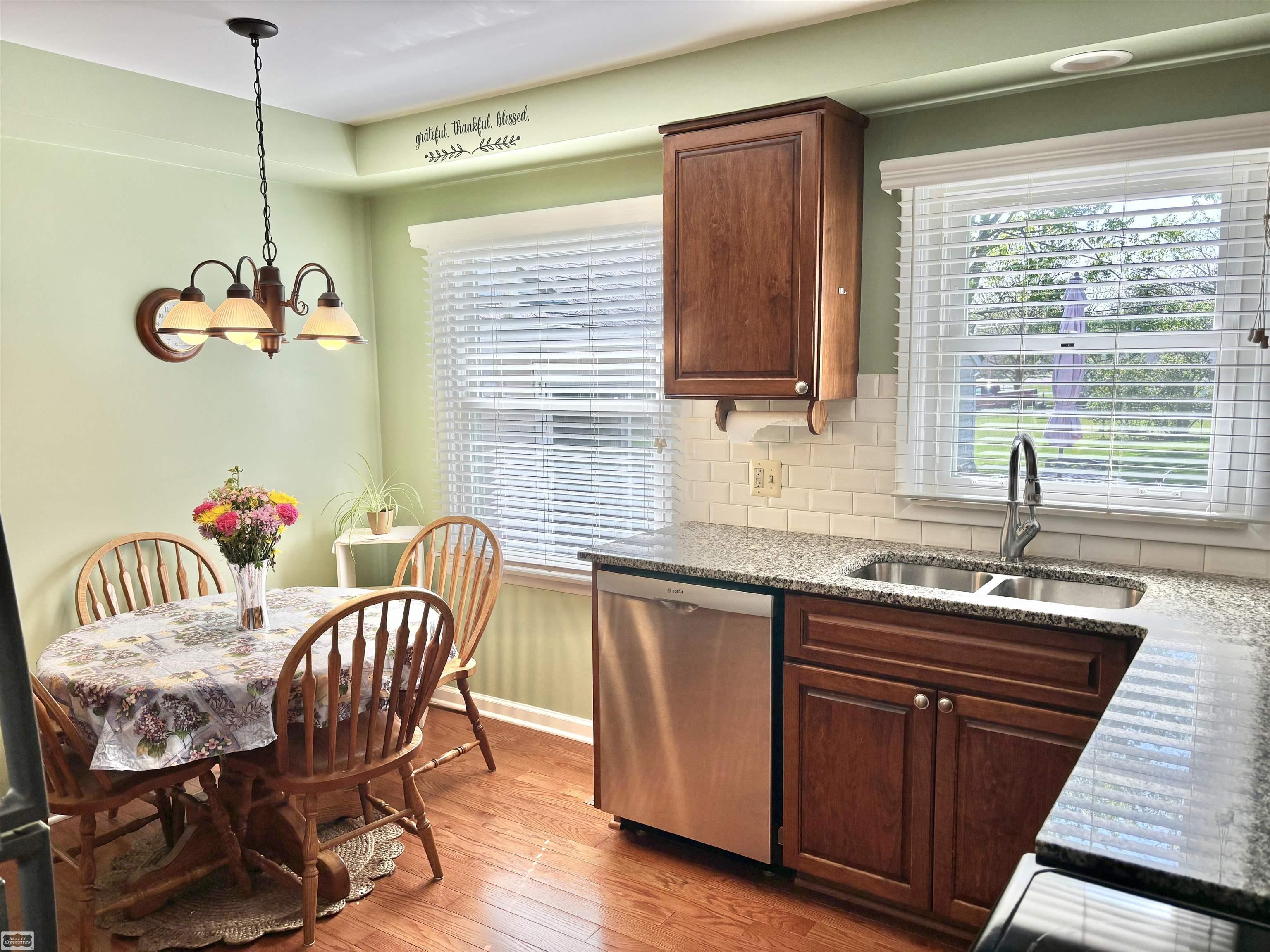 50511 Cedargrove Road Utica, MI 48317 - Photo 5 of 33