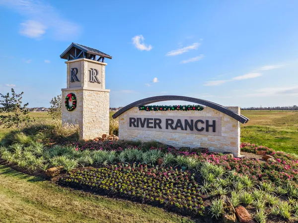 $304,900 | 310 Long Br Drive, Dayton, TX 77535
