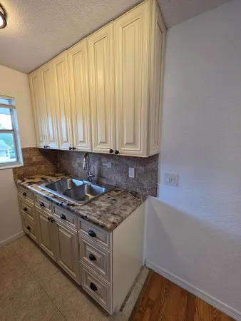 $1,500 | 201 South J Street, Unit 8, Lake Worth Beach, FL 33460