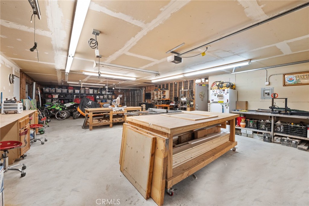 40040 Ross Road Fallbrook, CA 92028 - Photo 24 of 27 a sitting room with lots of furniture