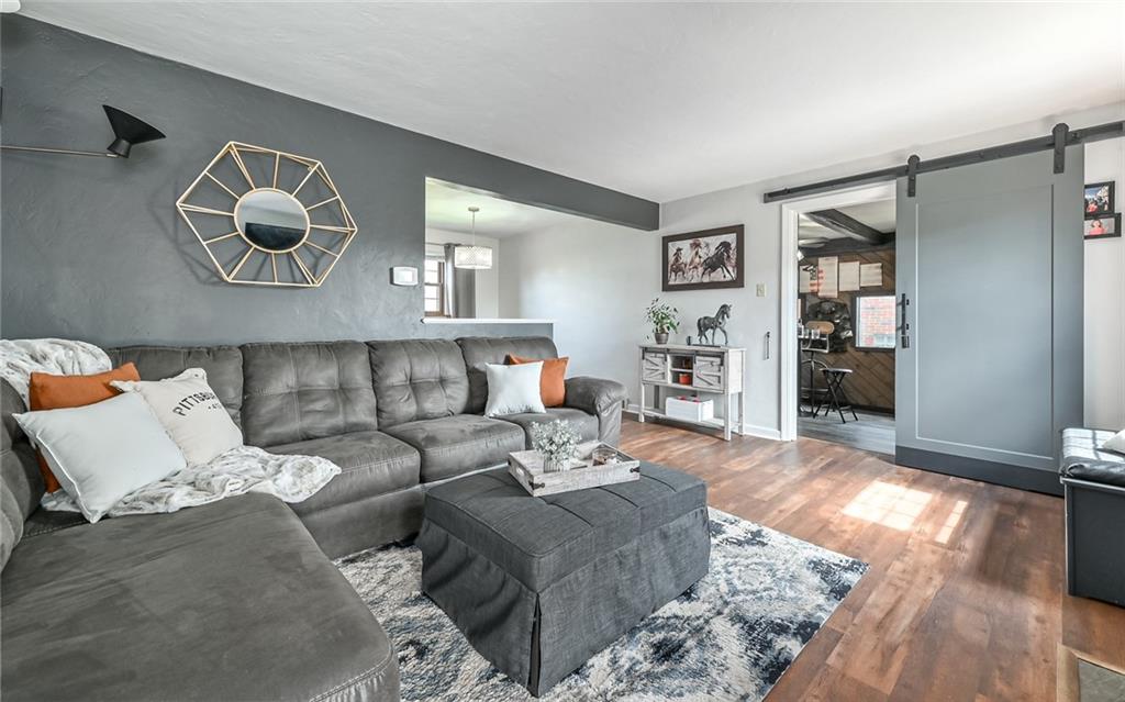 813 Geyer Road Pittsburgh, PA 15212 - Photo 3 of 25 Gallery Image 3