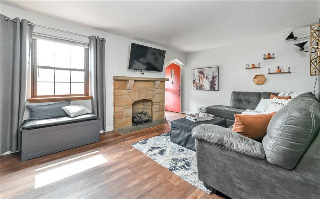 813 Geyer Road Pittsburgh, PA 15212 - Photo 4 of 25 Gallery Image 4