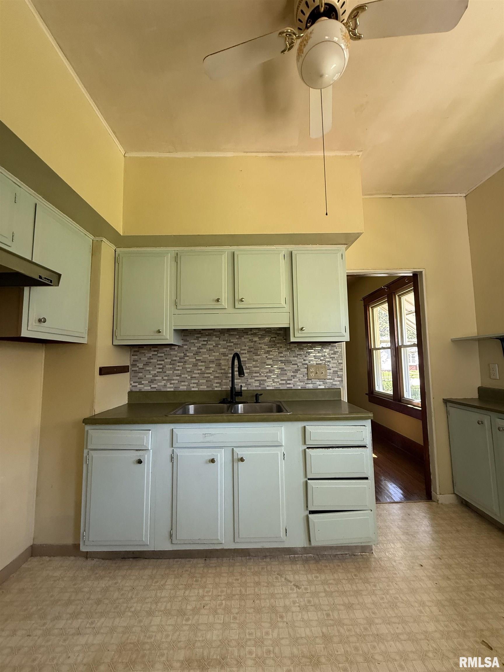 335 West Chase Street Macomb, IL 61455 - Photo 20 of 27