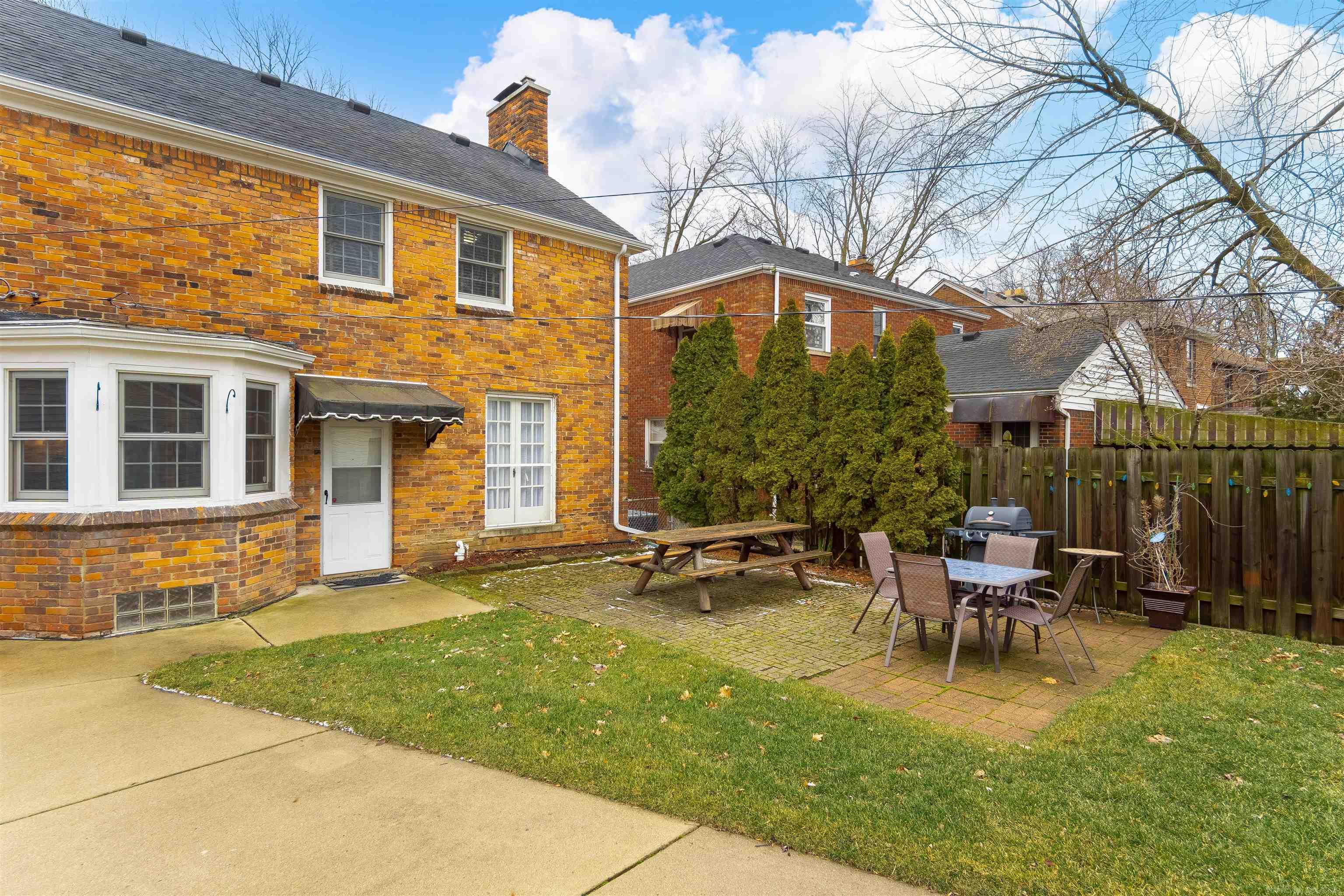 1644 Severn Road Grosse Pointe Woods, MI 48236 - Photo 7 of 45