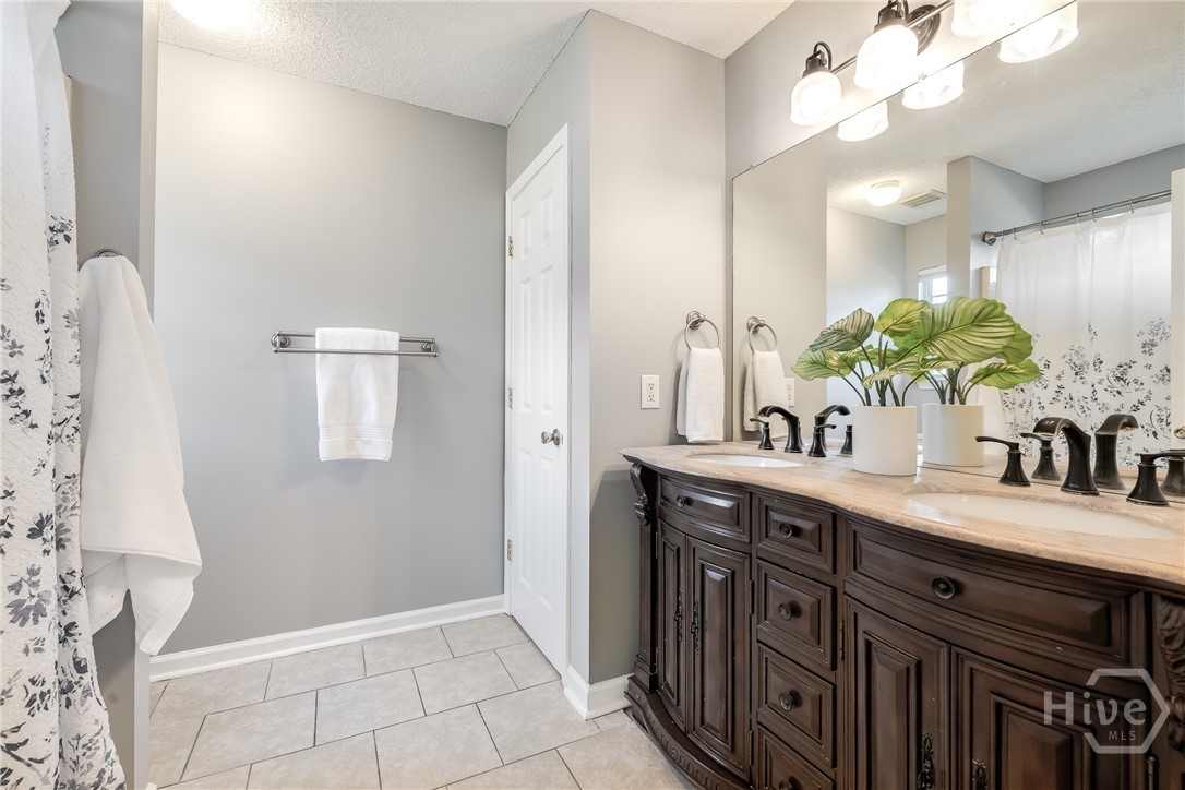 10 Vineyard Haven Drive Pooler, GA 31322 - Photo 19 of 28 Primary en-suite bathroom.