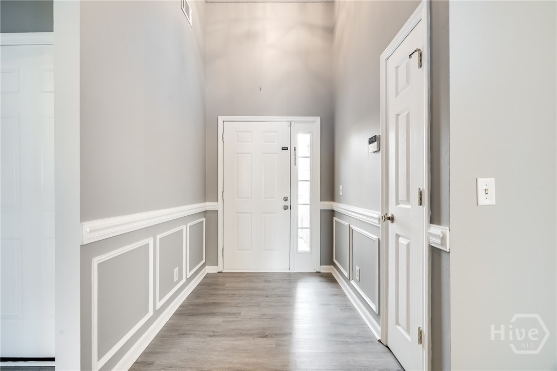 10 Vineyard Haven Drive Pooler, GA 31322 - Photo 6 of 28 Hallway to 2 bedrooms.