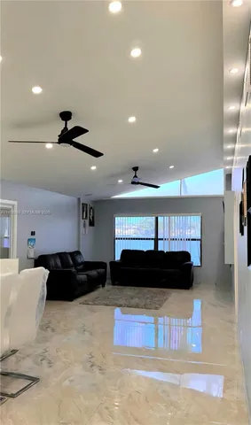 $389,457 | 620 Briarwood Circle, Unit 143, Hollywood, FL 33024