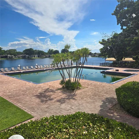 $389,457 | 620 Briarwood Circle, Unit 143, Hollywood, FL 33024