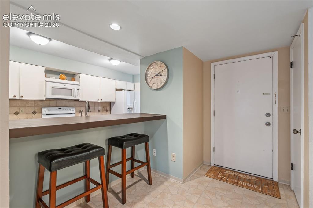 3330 Templeton Gap Road, Unit 6 Colorado Springs, CO 80907 - Photo 6 of 40