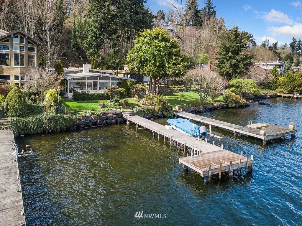 13242 Riviera Place Northeast Seattle, WA 98125 - Photo 2 of 40