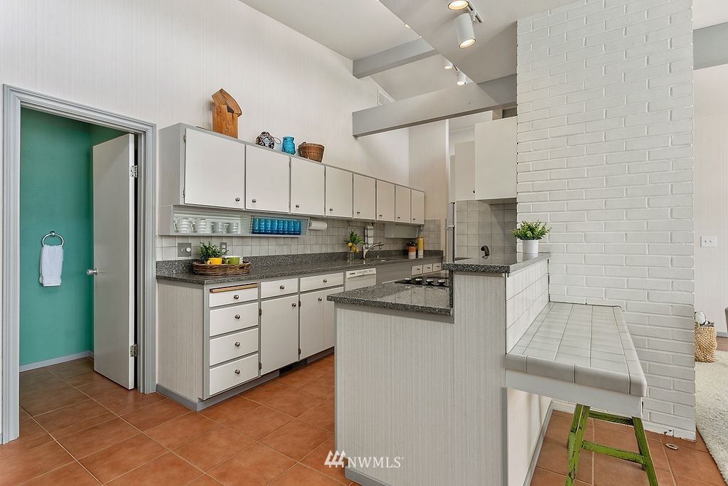 13242 Riviera Place Northeast Seattle, WA 98125 - Photo 19 of 40
