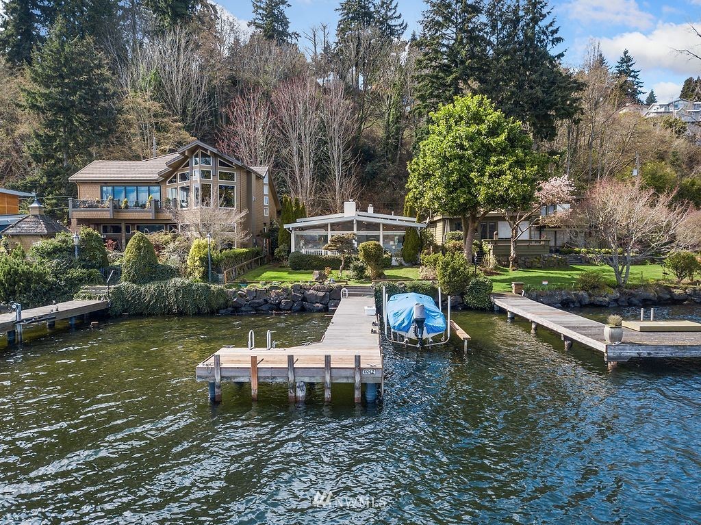 13242 Riviera Place Northeast Seattle, WA 98125 - Photo 3 of 40