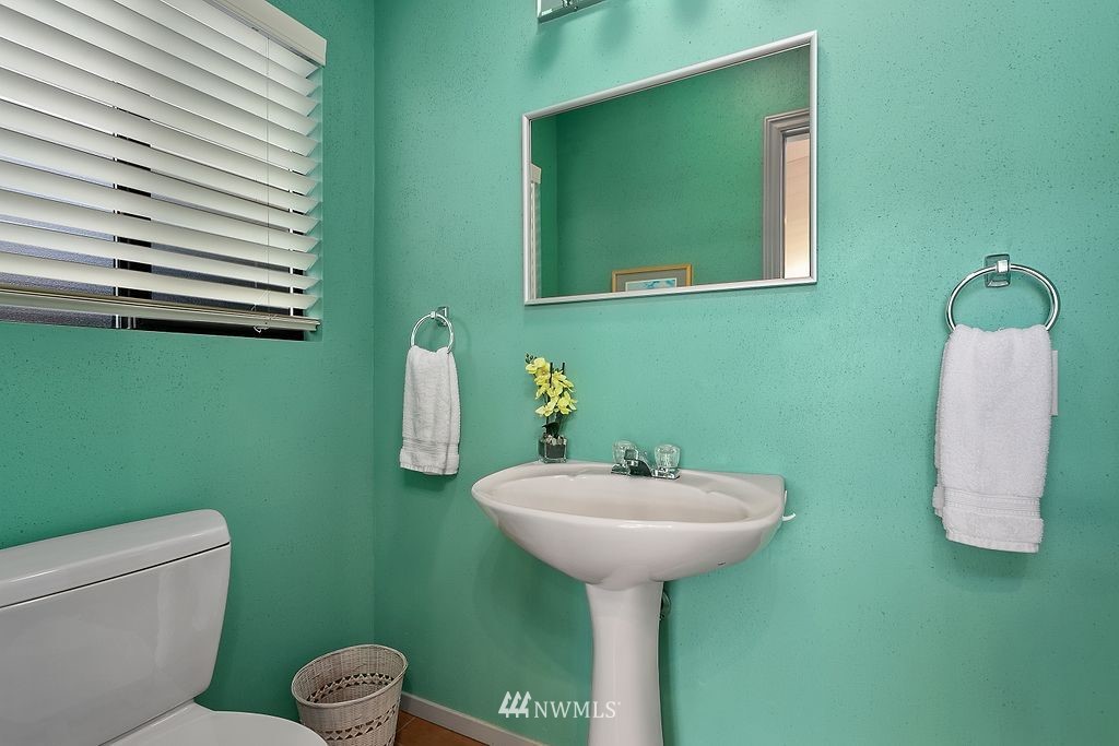 13242 Riviera Place Northeast Seattle, WA 98125 - Photo 23 of 40