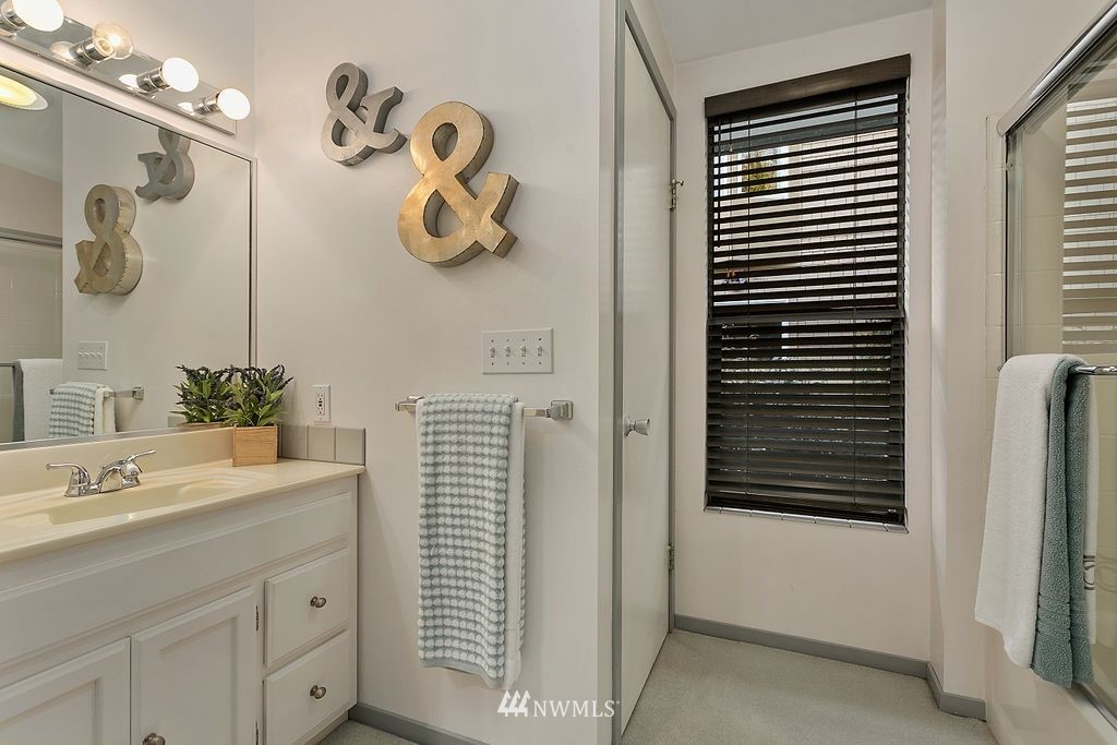 13242 Riviera Place Northeast Seattle, WA 98125 - Photo 28 of 40
