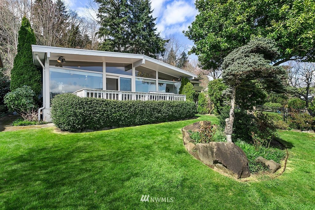 13242 Riviera Place Northeast Seattle, WA 98125 - Photo 6 of 40