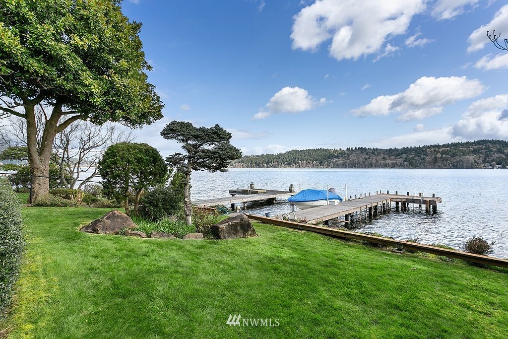 13242 Riviera Place Northeast Seattle, WA 98125 - Photo 7 of 40