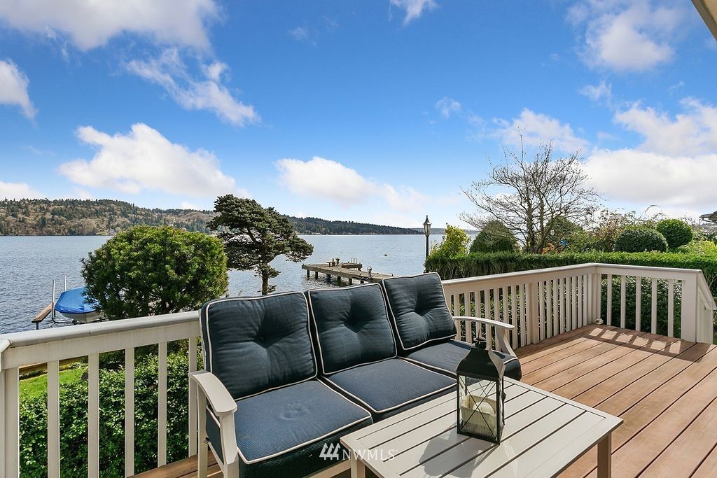 13242 Riviera Place Northeast Seattle, WA 98125 - Photo 9 of 40