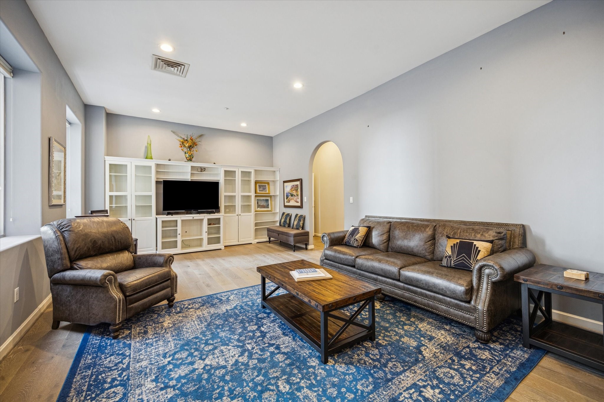 914 Main Street, Unit 1204 Houston, TX 77002 - Photo 3 of 34 In the heart of Downtown this Beautiful, light-filled condo in a full-service building. This fully furnished residence features 2BR/2 1/2 Bath, generous living area. Move-in ready with access to premium amenities and exceptional building services.