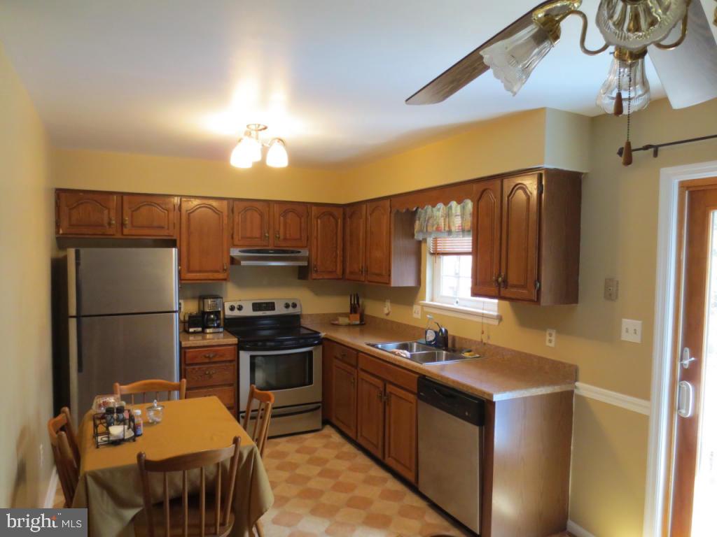 352 Dohner Drive Lancaster, PA 17602 - Photo 7 of 16