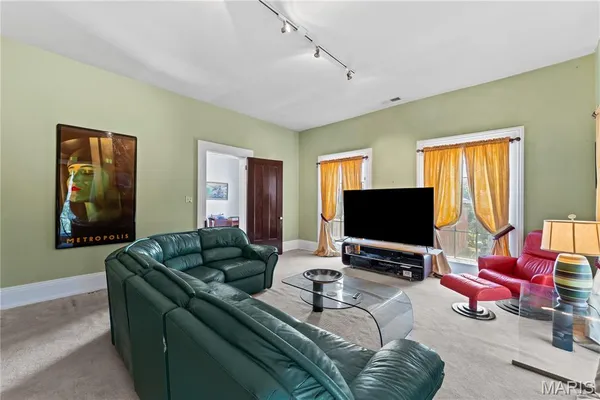 $595,000 | 405 North 3rd Street, Louisiana, MO 63353