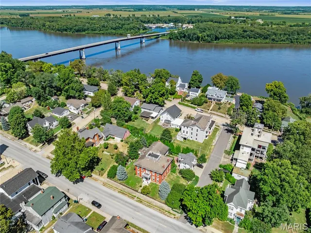 $799,000 | 405 North 3rd Street, Louisiana, MO 63353