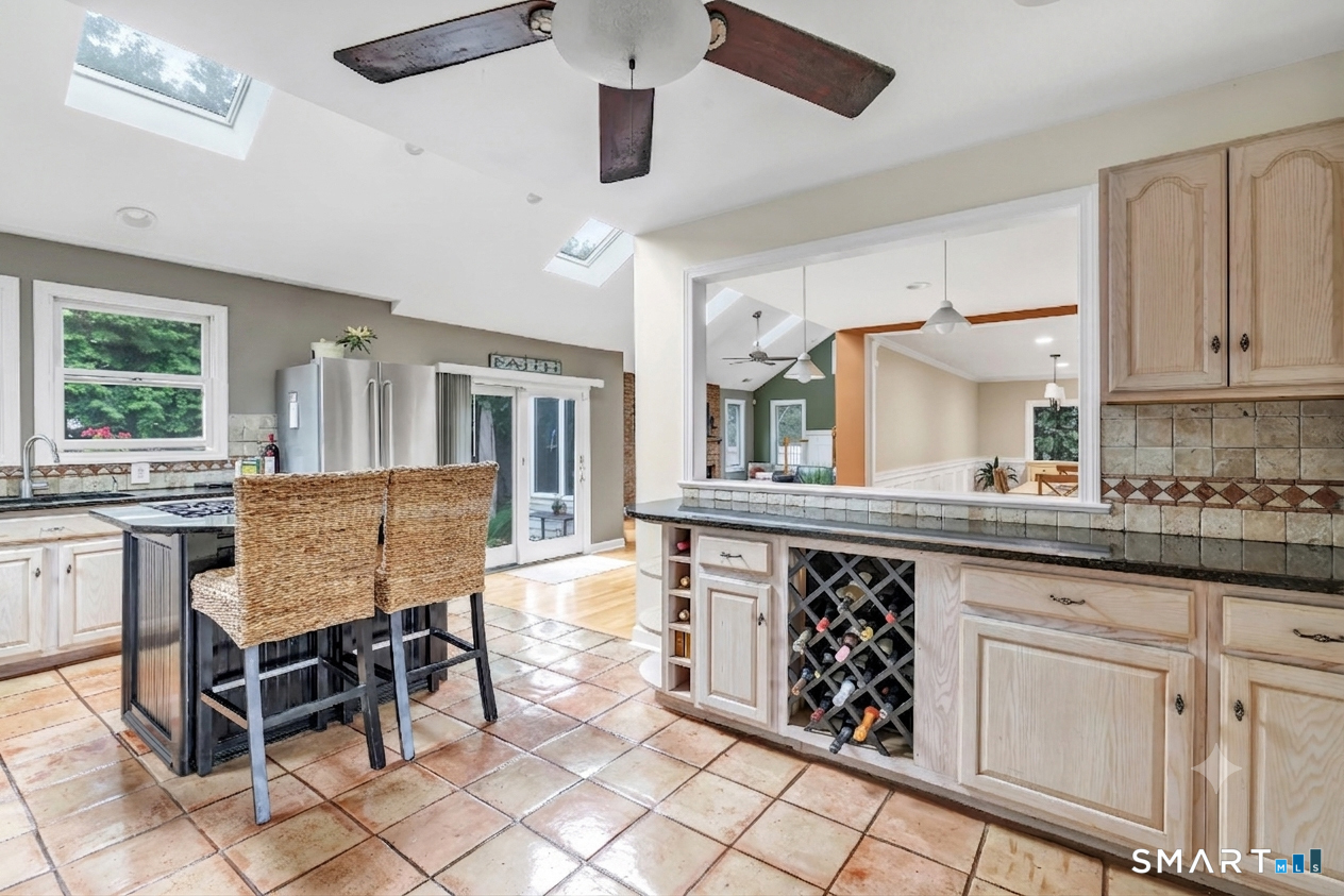47 Sorghum Road Shelton, CT 06484 - Photo 15 of 40 Eat-in Kitchen
