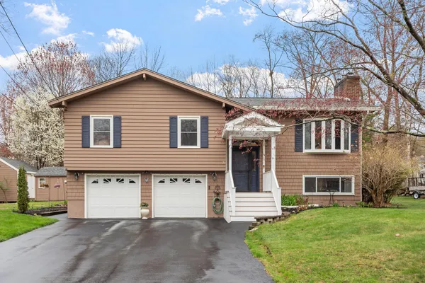 $544,900 | 3 Westgate Road, Derry, NH 03038