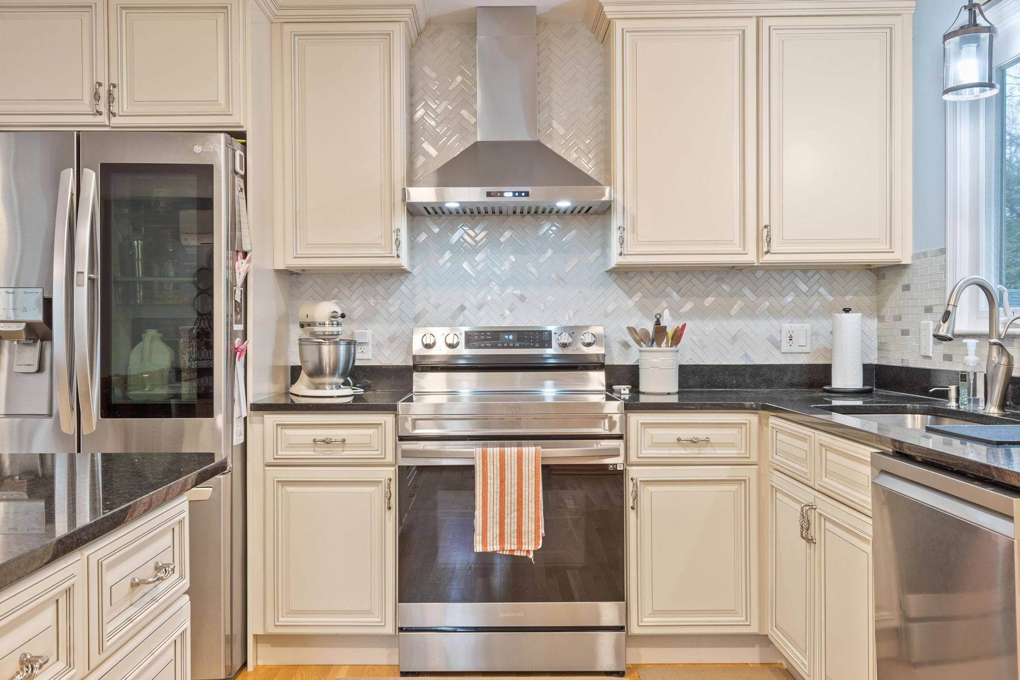 3 Westgate Road Derry, NH 03038 - Photo 6 of 48