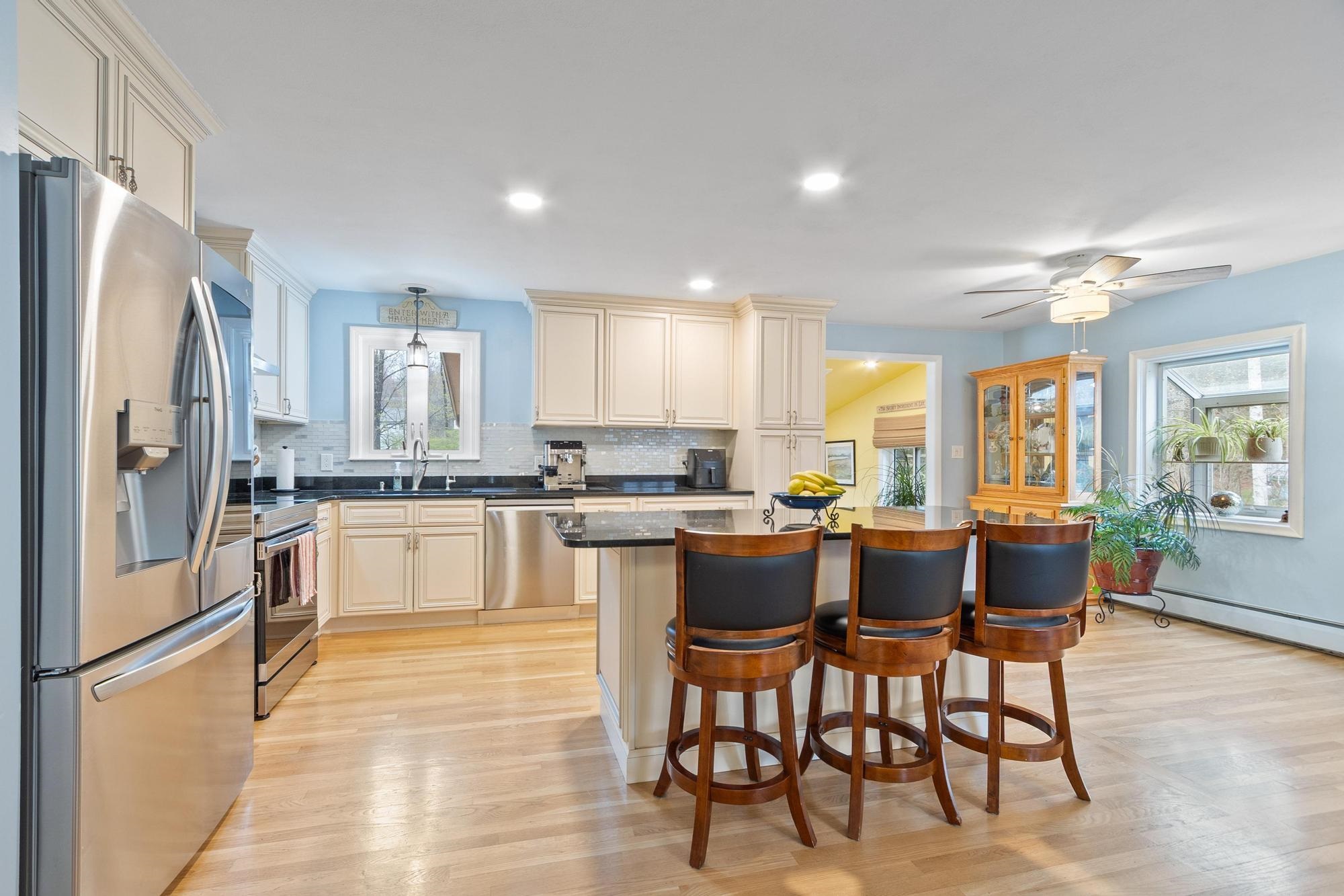 3 Westgate Road Derry, NH 03038 - Photo 8 of 48