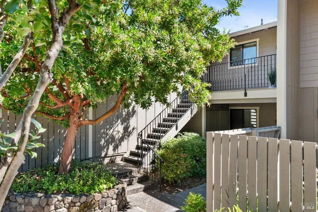 $1,020,000 | 833 Augusta Circle, Napa, CA 94558