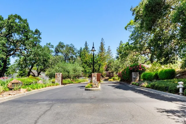 $1,020,000 | 833 Augusta Circle, Napa, CA 94558