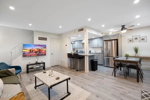 $2,400 | 948 South Alma School Road, Unit 3, Mesa, AZ 85210