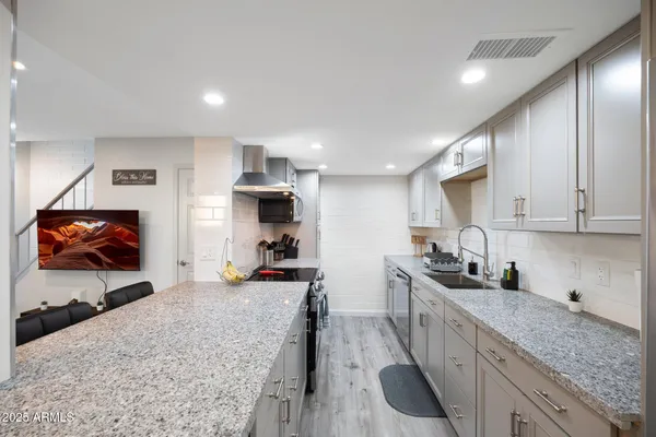 $2,400 | 948 South Alma School Road, Unit 3, Mesa, AZ 85210