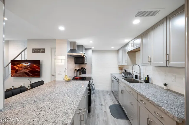 $2,400 | 948 South Alma School Road, Unit 3, Mesa, AZ 85210