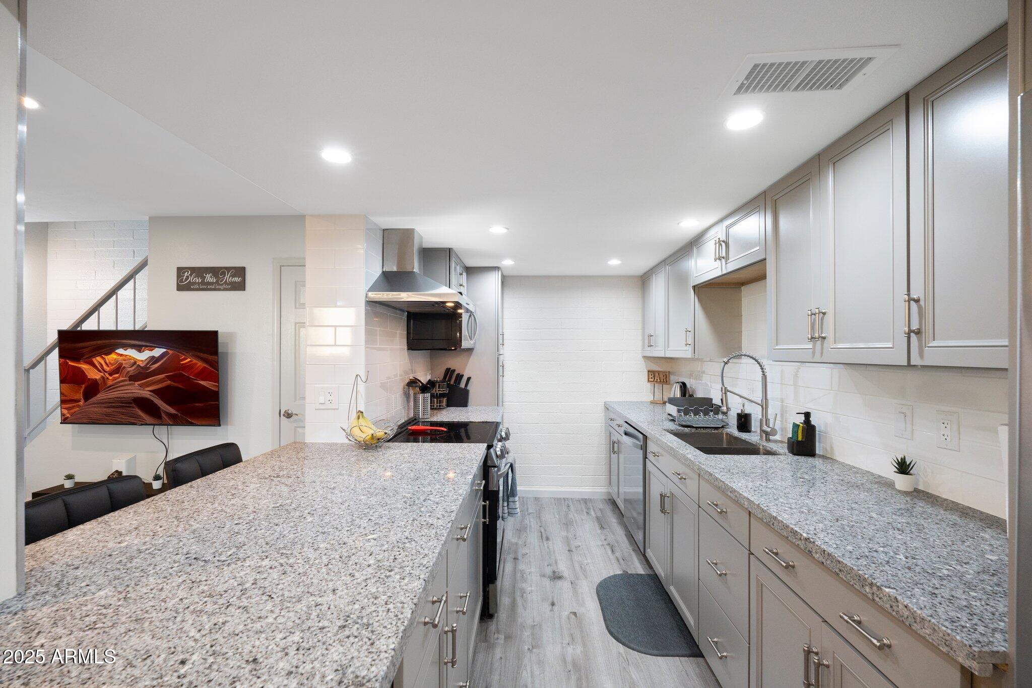 948 South Alma School Road, Unit 3 Mesa, AZ 85210 - Photo 11 of 28 IMG_5159