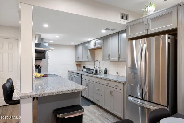 $2,400 | 948 South Alma School Road, Unit 3, Mesa, AZ 85210