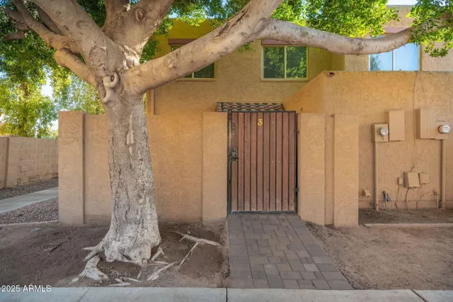 $2,400 | 948 South Alma School Road, Unit 3, Mesa, AZ 85210